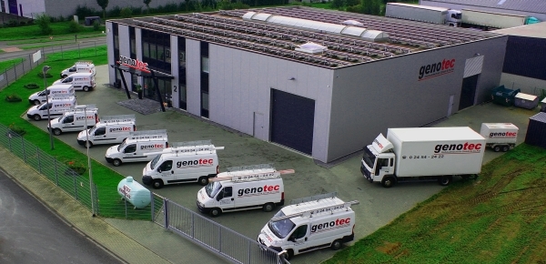 Fuhrpark vor dem Firmengebäude